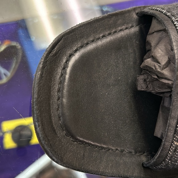 Men’s Gucci slides authenticated - Picture 3 of 9